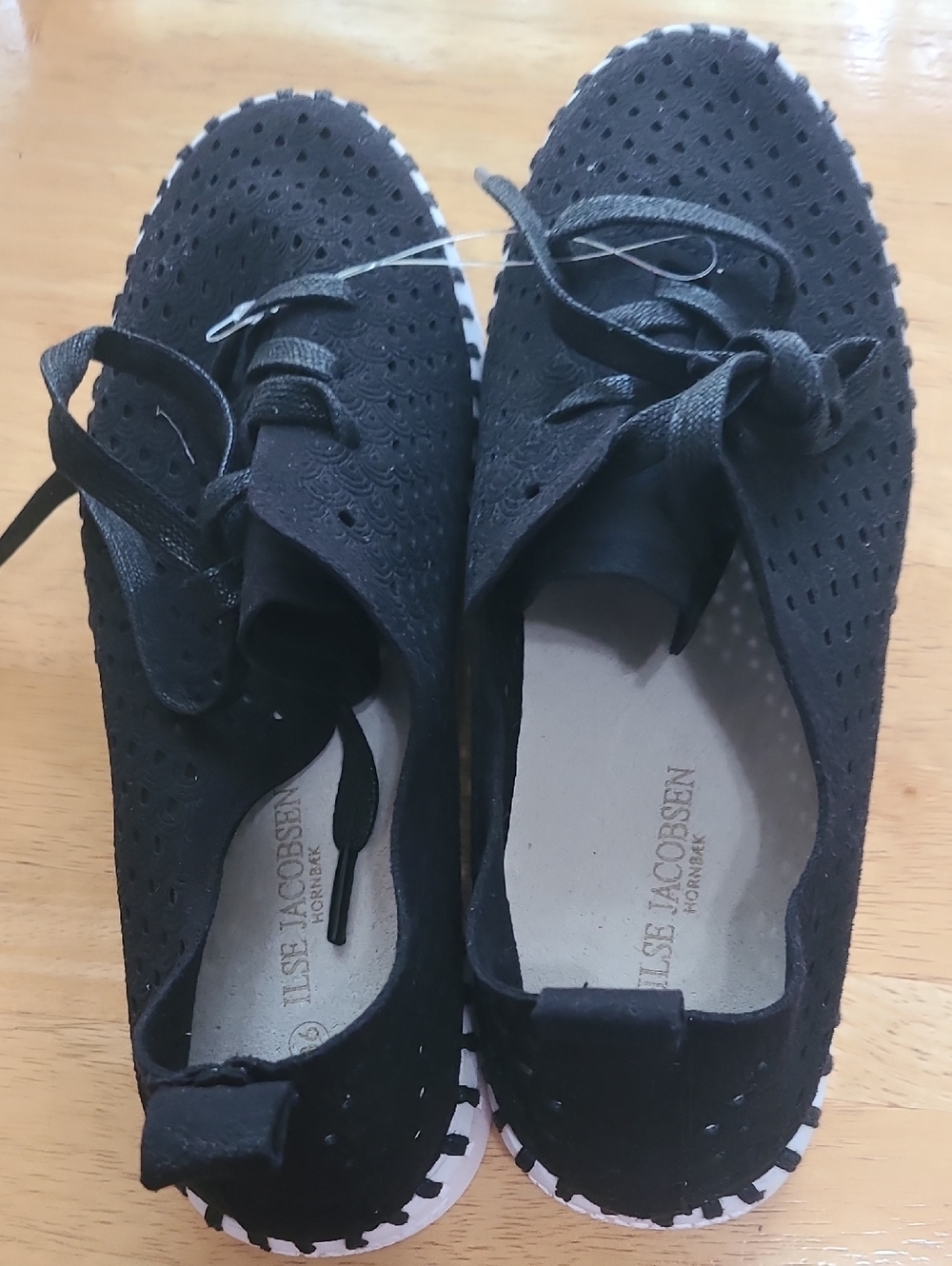NWOT Ilse Jacobsen Hornbaek Tulip Comfort Trendy Black Perforated Sneakers Sz 36